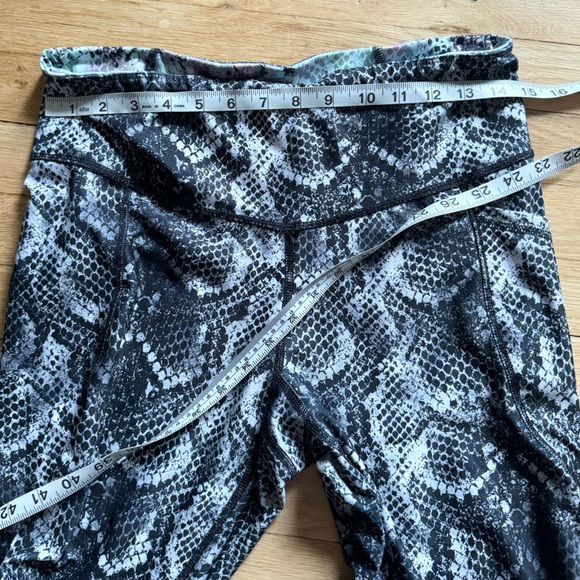 🍂CLEAROUT Reversible Capri Leggings - Picture 11 of 12